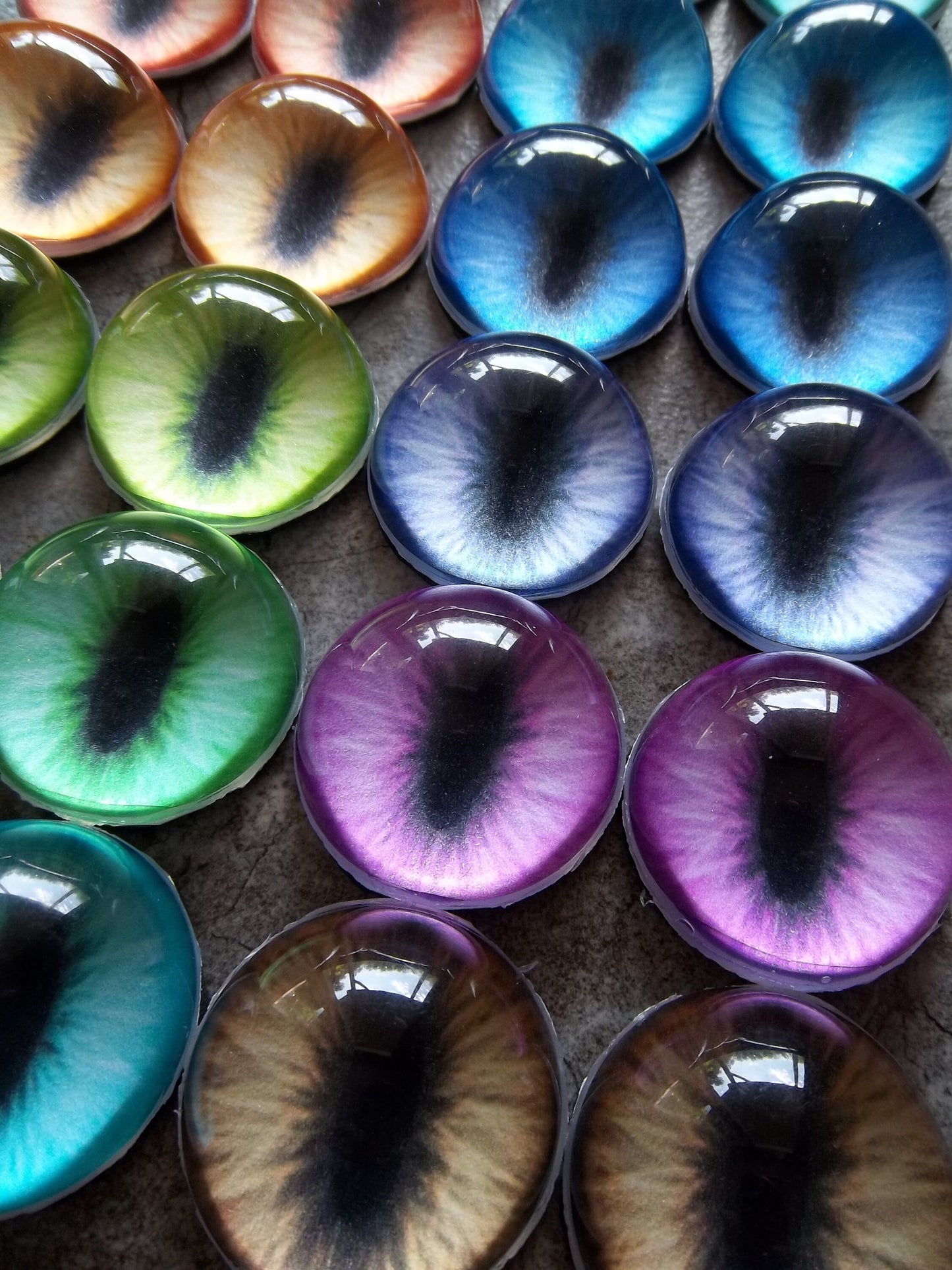 PREMADE - Costume / Fursuit Eyes - 1" - 1.5" - Acrylic 3-D Follow Me Affect Eyes - Slit V2